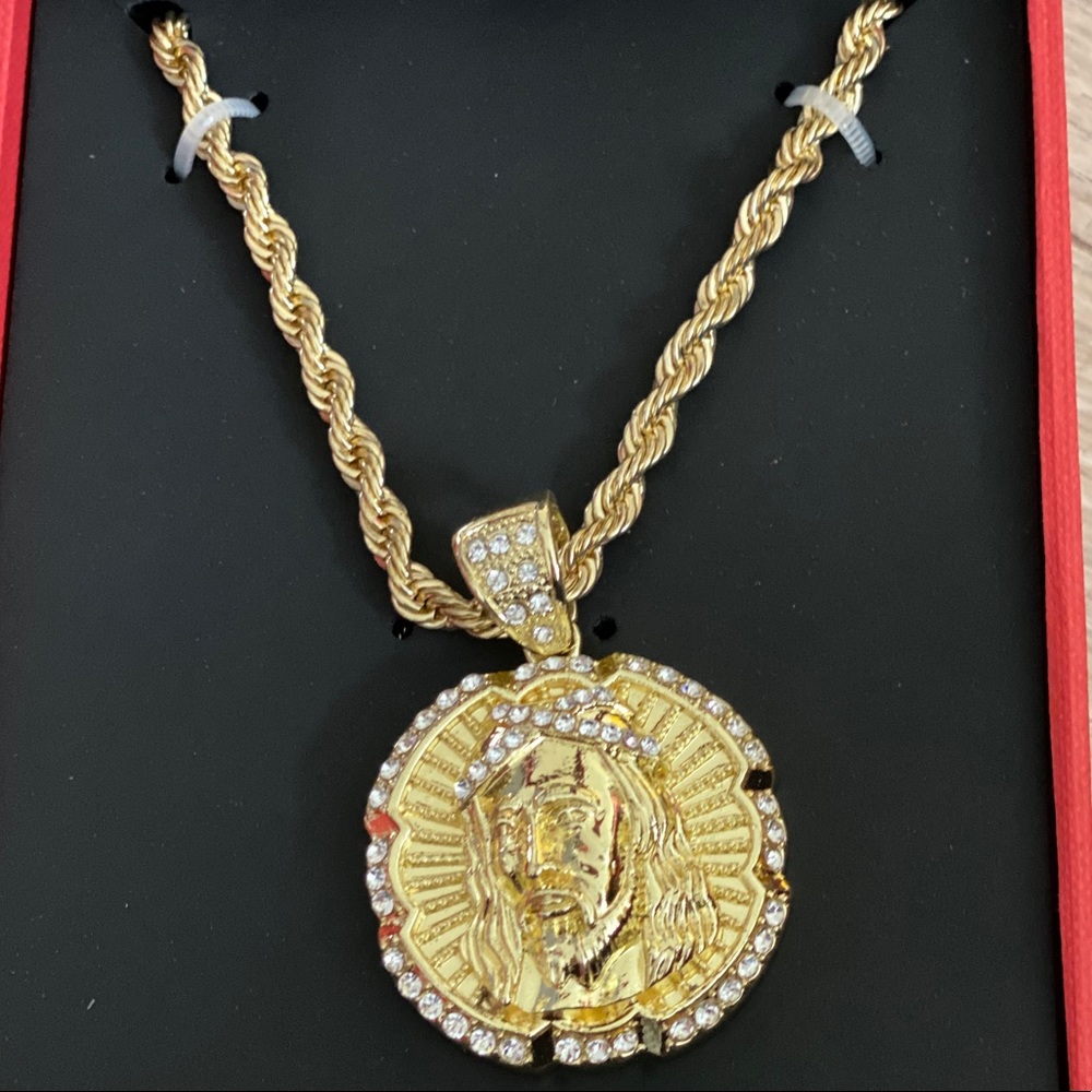 Men’s Jesus face circle pendant necklace